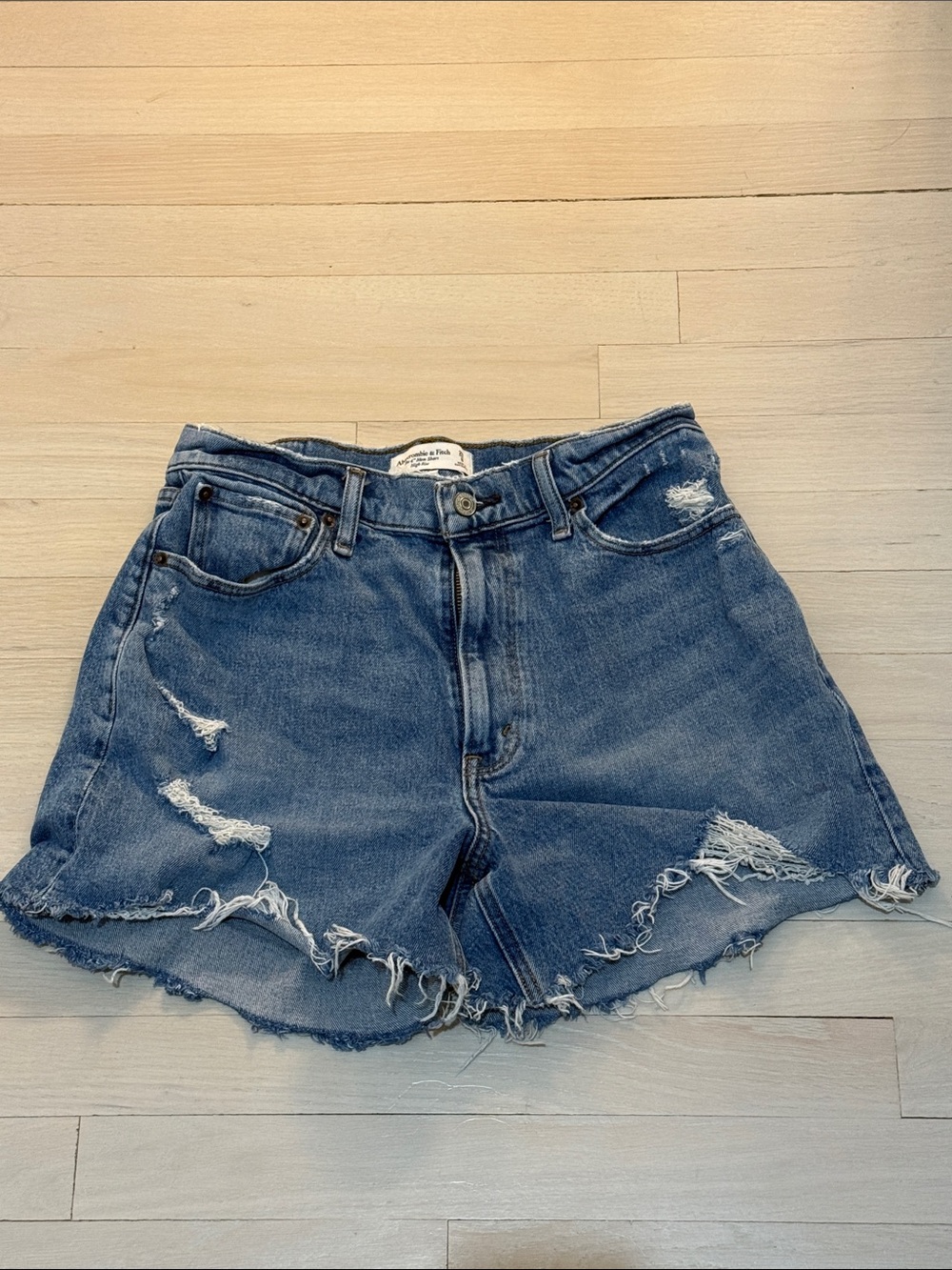 A&F Curve Love Distressed Denim Mom Shorts Sz 29/8